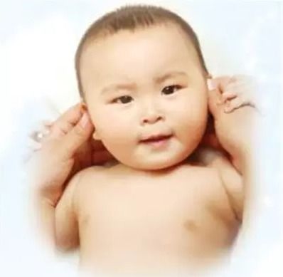 婴儿抚触 不可忽视的成长密码，守护宝宝从第一次触摸开始