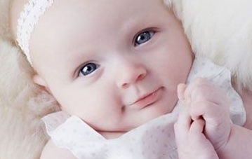 为何新生儿总是夜间不睡觉？看懂新生儿作息表，妈妈不忙乱